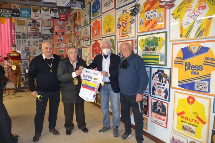 Nella foto di Stefano Tibaldi il presidente del Museo, Luciano Cravero, insieme a Gianni Savio e Franco Balmamion