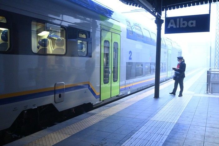Ritardi a catena e disagi sulla linea ferroviaria Alba-Ciriè. "A settembre il 40% dei treni non in orario" Ritardi a catena e disagi sulla linea ferroviaria Alba-Ciriè. "A settembre il 40% dei treni non in orario"
