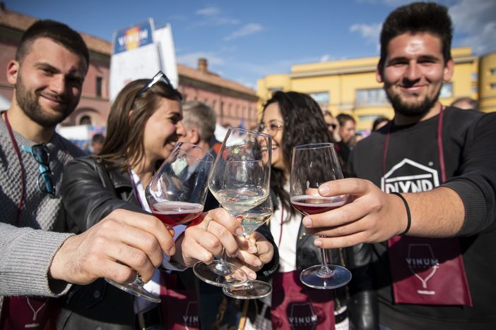 Ad Alba, la 44esima edizione di Vinum (foto di Giorgio Perottino - Getty Images for Ente Fiera di Alba) Ad Alba, la 44esima edizione di Vinum (foto di Giorgio Perottino - Getty Images for Ente Fiera di Alba)