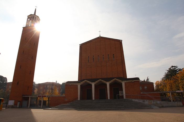 La chiesa di Cristo Re presente nella piazza omonima ad Alba La chiesa di Cristo Re presente nella piazza omonima ad Alba