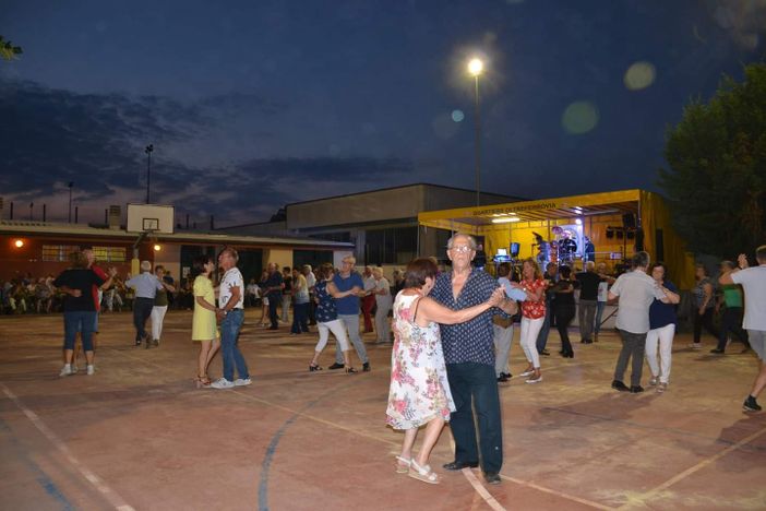 Alcuni momenti della festa Aghav svoltasi nel quartiere Oltre Ferrovia a Bra (Foto Luciano Cravero)