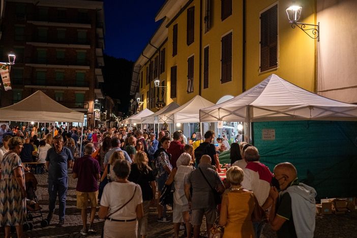 Ottimo riscontro di pubblico alla Fiera Nazionale della Nocciola a Cortemilia (Foto Facebook)