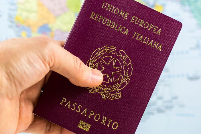 L'inaugurazione dello sportello passaporti col sindaco Bo e il questore Parisi