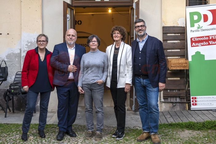 I cinque candidati all'incontro braidese di ieri (fotoservizio Barbara Guazzone) I cinque candidati all'incontro braidese di ieri (fotoservizio Barbara Guazzone)