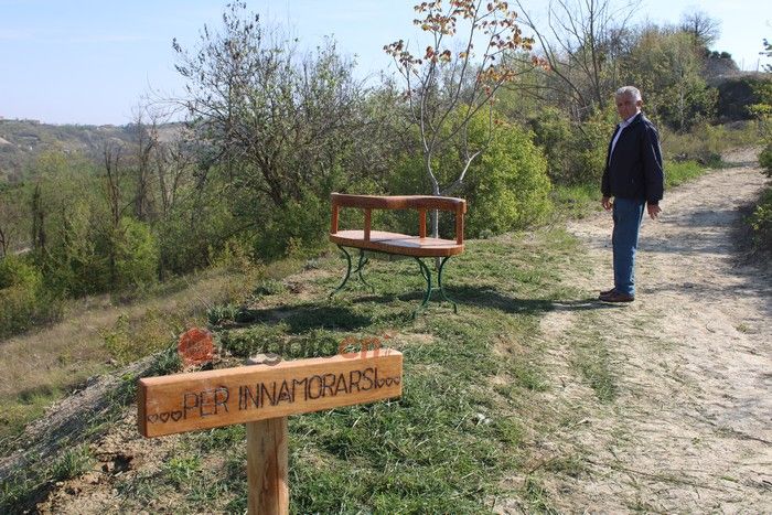 A Somano una passeggiata per innamorarsi con le panchine di Beppe Leardi [FOTO E VIDEO]