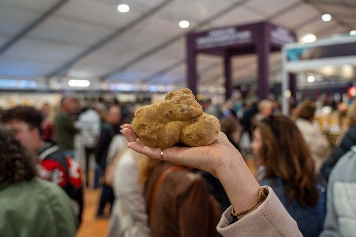 Chiude la 94ª edizione della Fiera del Tartufo Bianco d’Alba, sempre più internazionale Chiude la 94ª edizione della Fiera del Tartufo Bianco d’Alba, sempre più internazionale