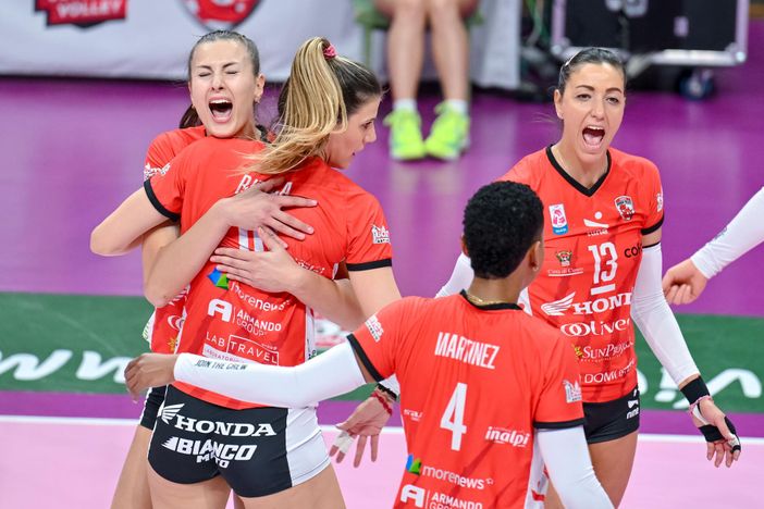 Volley femminile Serie A1: la Honda Olivero Cuneo si trincera al Palazzetto dello Sport in attesa della Savino del Bene Scandicci Volley femminile Serie A1: la Honda Olivero Cuneo si trincera al Palazzetto dello Sport in attesa della Savino del Bene Scandicci
