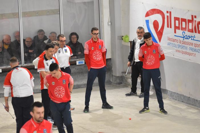 Bocce, A2: Auxiulium al comando in volo e petanque, difficoltà nella A femminile Bocce, A2: Auxiulium al comando in volo e petanque, difficoltà nella A femminile