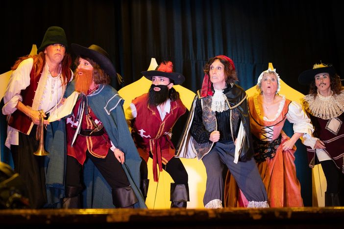 In copertina un momento dello spettacolo nello scatto di Elena Fenoglio In copertina un momento dello spettacolo nello scatto di Elena Fenoglio