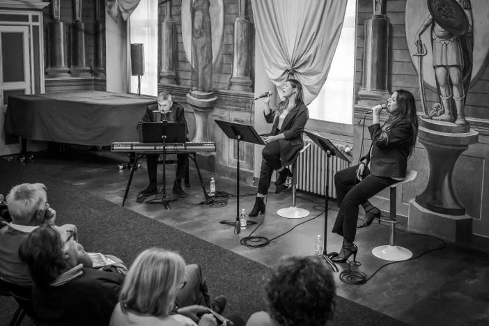 Sul palco di Paraloup il concerto dei Crossing Sound Trio per Suoni delle Terre del Monviso Sul palco di Paraloup il concerto dei Crossing Sound Trio per Suoni delle Terre del Monviso