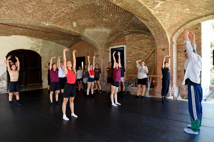 Ceva, Insoliti Sipari 2025: successo travolgente per la quarta edizione del festival che fa danzare i giovani Ceva, Insoliti Sipari 2025: successo travolgente per la quarta edizione del festival che fa danzare i giovani