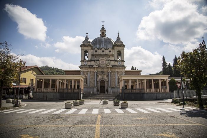 Boves, al Santuario di Fontanelle la tradizionale fiaccolata  con la statua della Madonna