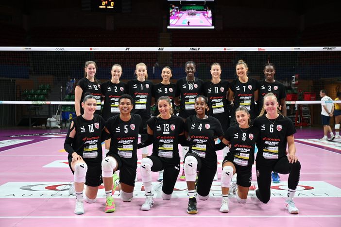 Cuneo Granda Volley impeccabile nell’allenamento congiunto con Volley Club Chamalieres