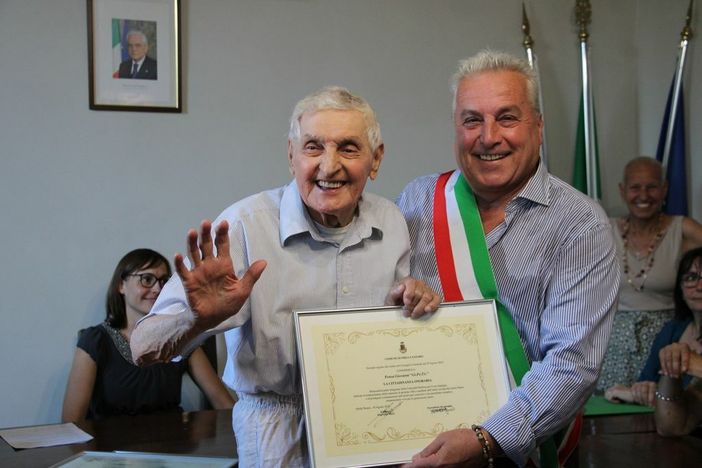 Giovanni Pensa con il sindaco Mina nel giorno del conferimento della cittadinanza onoraria Giovanni Pensa con il sindaco Mina nel giorno del conferimento della cittadinanza onoraria