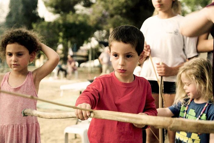 Fermo immagine trattoi dal film Innocence di Guy Davidi