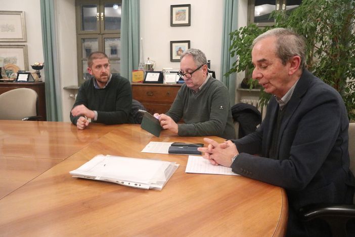 Da sinistra l'assessore Valter Gramaglia, il vice sindaco Biagio Conterno e il sindaco Gianni Fogliato