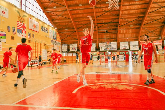 BASKET / Cogal, partenza al meglio nella settimana di fuoco: Genova battuta 88-74