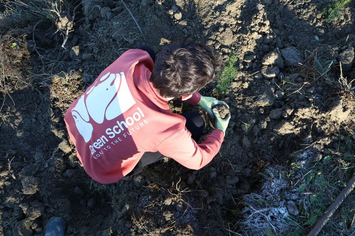 Nasce il Bosco delle Green School: 122 alberi piantati a Serravalle Langhe, uno per ogni scuola Nasce il Bosco delle Green School: 122 alberi piantati a Serravalle Langhe, uno per ogni scuola
