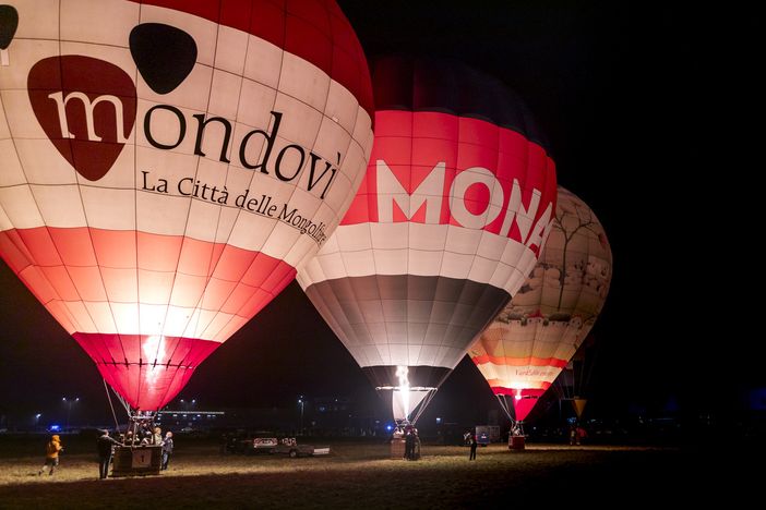 Mondovì si infiamma di colori: è in arrivo il 36° Raduno di Mongolfiere dell'Epifania Mondovì si infiamma di colori: è in arrivo il 36° Raduno di Mongolfiere dell'Epifania