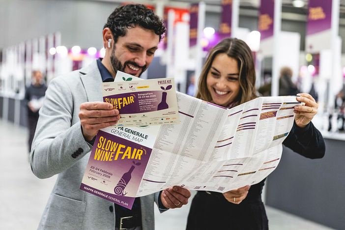 “Il vino oltre il bicchiere”: Zuppi e Petrini alla Slow Wine Fair con i giovani vignaioli “Il vino oltre il bicchiere”: Zuppi e Petrini alla Slow Wine Fair con i giovani vignaioli