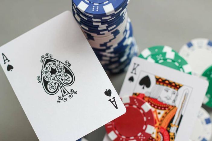 Qual è la probabilità di vincere al blackjack? Matematica e odds spiegate in modo semplice Qual è la probabilità di vincere al blackjack? Matematica e odds spiegate in modo semplice