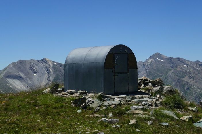 Nuova vita al bivacco Due Valli: rifornito di coperte, kit di primo soccorso e viveri in ricordo di Anna Bessone Nuova vita al bivacco Due Valli: rifornito di coperte, kit di primo soccorso e viveri in ricordo di Anna Bessone