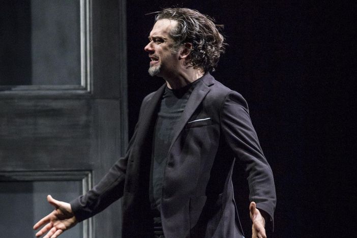 Andrea Lupo durante lo spettacolo Andrea Lupo durante lo spettacolo