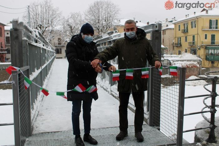 Garessio: il borgo Ponte è di nuovo unito. Inaugurata la passarella provvisoria (FOTO E VIDEO) Garessio: il borgo Ponte è di nuovo unito. Inaugurata la passarella provvisoria (FOTO E VIDEO)