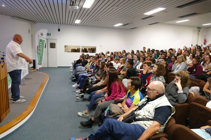 Millecinquecento studenti della provincia di Cuneo a lezione di educazione e sicurezza stradale con l’Aci Cuneo Millecinquecento studenti della provincia di Cuneo a lezione di educazione e sicurezza stradale con l’Aci Cuneo