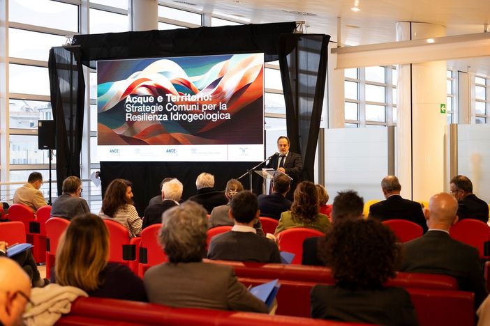 Acque e territorio: strategie comuni per la resilienza idrogeologica