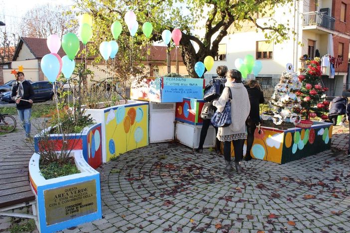 Bra: inaugurato il dipinto sull'aiuola dedicata alla memoria delle vittime di mafia