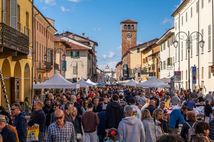 A Cherasco torna il Mercato dell’Antiquariato: domenica 7 maggio il secondo appuntamento dell'anno A Cherasco torna il Mercato dell’Antiquariato: domenica 7 maggio il secondo appuntamento dell'anno