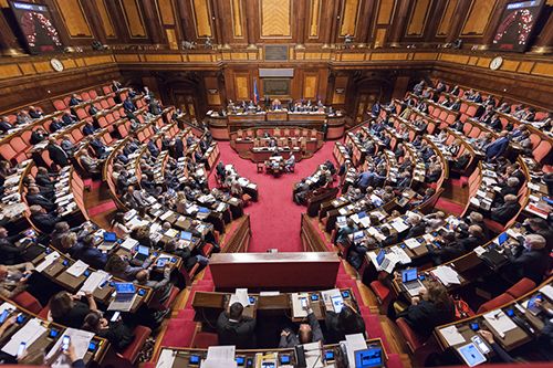 Per i parlamentari della Granda il Governo barcolla ma non molla