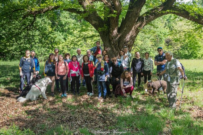 Nelle foto di Maurizio Mangino il gruppo di soci del Lions Club Bra Host tra le bellezze naturali del Roero