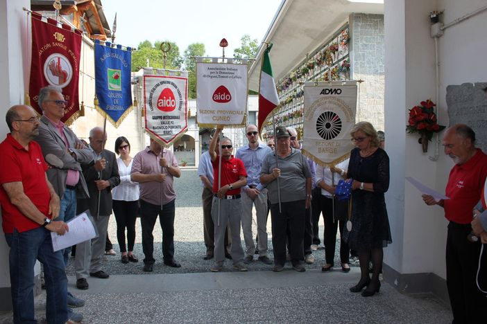 Lo scoprimento della lapide