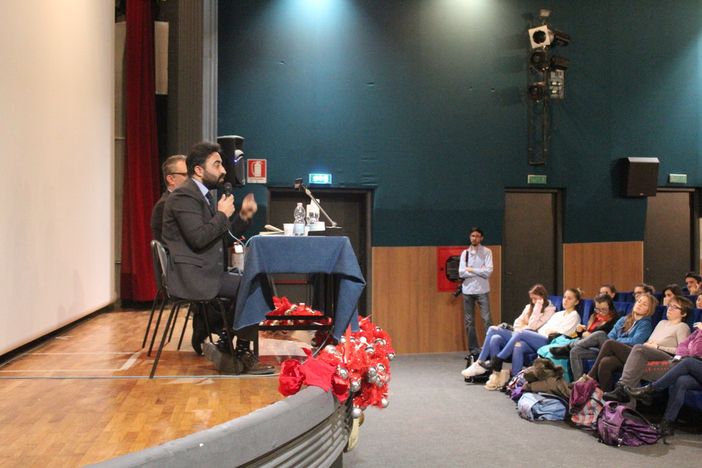 La testimonianza dell'afgano Farah Bitani per gli studenti del liceo Arimondi di Savigliano