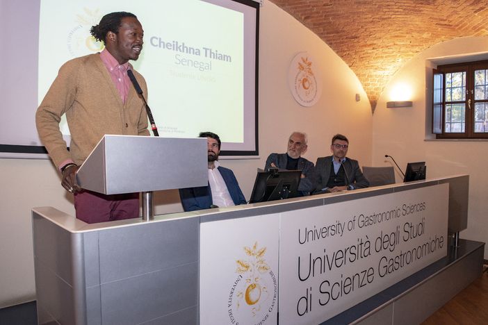 A Pollenzo si rinnova l'impegno di aziende, enti e istituzioni sostenitrici delle borse di studio A Pollenzo si rinnova l'impegno di aziende, enti e istituzioni sostenitrici delle borse di studio