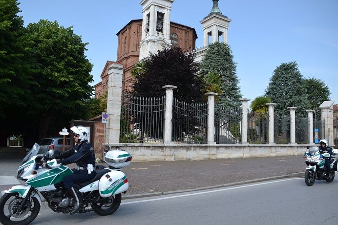 In stato di ebbrezza, sotto l'effetto di stupefacenti e senza patente, ruba un motociclo e fa un incidente: nei guai 30enne braidese
