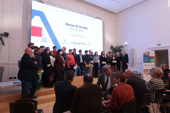 Consegnate sette mila euro in borse di studio a diciassette figli di dipendenti Amos [FOTO E VIDEO]