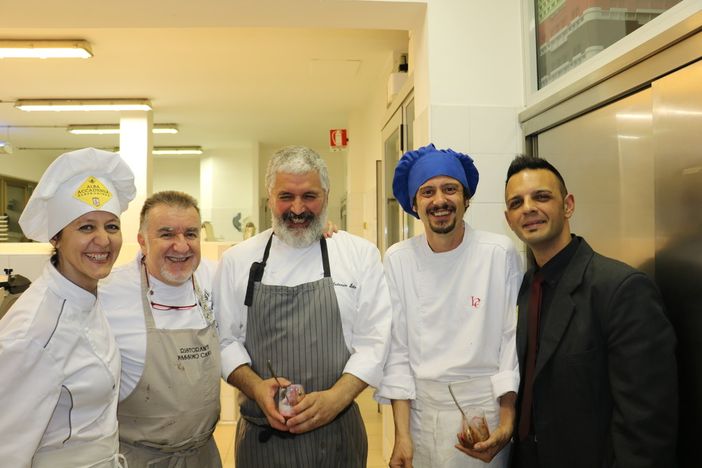 Un successo la "Cena a quattro mani": un menù raffinato ma semplice per gli allievi dell'Alba Accademia Alberghiera