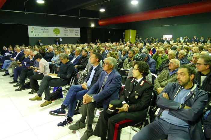 Il numeroso pubblico che ha preso parte al convegno di Cherasco Il numeroso pubblico che ha preso parte al convegno di Cherasco