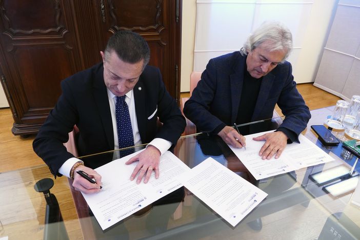 Raddoppia l’impegno della Banca di Caraglio a sostegno di commercianti e piccoli imprenditori Raddoppia l’impegno della Banca di Caraglio a sostegno di commercianti e piccoli imprenditori