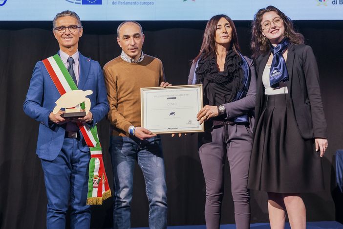 Cuneo tra i comuni italiani virtuosi: una targaruga (su tre) da parte di Plastic Free 2023