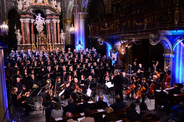 Ad Alba 110 artisti sul palco per lo Stabat Mater di Jenkins