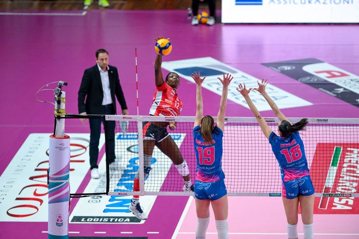 Contro Bergamo sarà importante l'apporto dell'opposto Enweonwu che dice: "La salvezza non è in discussione" (Foto Danilo Ninotto) Contro Bergamo sarà importante l'apporto dell'opposto Enweonwu che dice: "La salvezza non è in discussione" (Foto Danilo Ninotto)