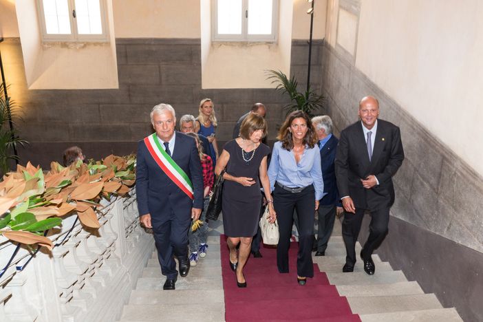 Da SX: Claudio Bogetti (Sindaco di Cherasco), Daniela Biancolini (Curatrice della Mostra), il Principe Sergio di Jugoslavia e Consorte_Foto_Studio IMMAGINARE