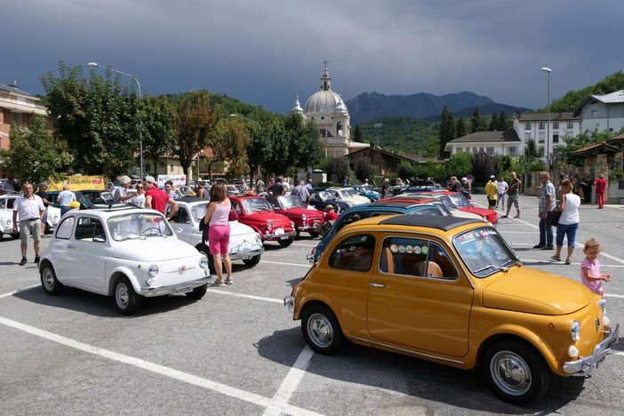 Boves: in frazione Fontanelle il terzo raduno di Fiat 500 d'epoca e Vespe Piaggio Boves: in frazione Fontanelle il terzo raduno di Fiat 500 d'epoca e Vespe Piaggio