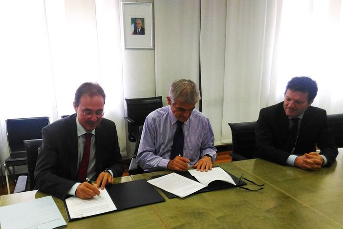 La firma del protocollo d'intesa