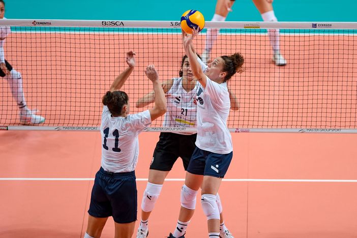 Un momento dell'allenamento congiunto tra Cuneo e Mondovì (foto Danilo Ninotto) Un momento dell'allenamento congiunto tra Cuneo e Mondovì (foto Danilo Ninotto)