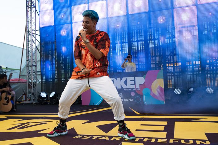 Frio durante un live a Roma